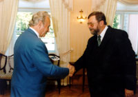 President Arnold Rüütel andis parun Volker von Buxhoevedenile kätte Maarjamaa Risti V klassi ordeni