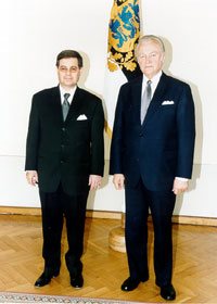 Ecuadori Vabariigi suursaadik Diego Stacey Moreno ja president Arnold Rüütel