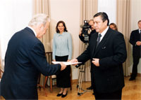 Kasahstani Vabariigi suursaadik Rašid Ibrajev annab üle volikirjad president Arnold Rüütlile