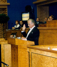 President Arnold Rüütel swore the oath of office before the Riigikogu
