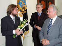 Left: the prizewinner Jan Kaus, the Chairman of the Board of the Foundation, Indrek Neivelt, the President Arnold Rüütel, Board Member of the Foundation, Toomas Luman