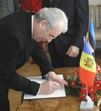 President Rüütel received the letter of credence of the Ambassador of Moldova, Ilie Vancea