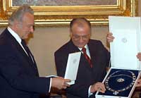 Rumeenia riigipea andis Vabariigi Presidendile üle Rumeenia Tähe keti, Eesti president Rumeenia presidendile Maarjamaa Risti keti