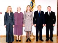 Left: Anu Tammeniit, Geete Lahi, Kristina Maimann, the President Arnold Rüütel and  the Chief Justice of the Supreme Court, Uno Lõhmus
