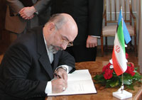 President Arnold Rüütel võttis vastu Iraani Islamivabariigi suursaadiku Javad Kajouyan Fini, kes andis üle oma volikirja