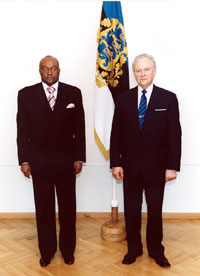 Angoola Vabariigi suursaadik T. E. Hr. Leovigildo da Costa e Silva ja president Arnold Rüütel