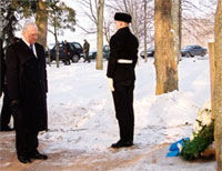 President Rüütel osales Paju lahingu 85. aastapäeva tähistamise tseremoonial ning asetas pärja lahingu mälestusmärgi jalamile