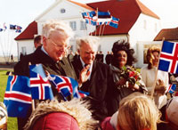 Presidendipaarid tervitavad islandi lapsi