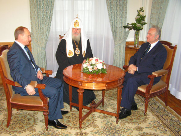 President Arnold Rüütel kohtus Moskvas Vene Föderatsiooni presidendi Vladimir Putiniga ning Tema Pühaduse Moskva ja kogu Venemaa Patriarhi Aleksius II-ga