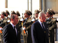 President Arnold Rüütel kohtus Jerevanis ametliku visiidi raames Armeenia Vabariigi presidendi Robert Kotšarjaniga. Pidulik vastuvõtutseremoonia presidendipalee ees