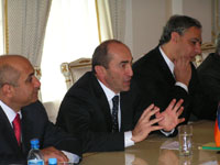Ametlik visiit Armeenia Vabariiki 13.11.-16.11.2004. Armeenia Vabariigi presidendi Robert Kotšarjani ja president Arnold Rüütli kohtumine delegatsioondega.
