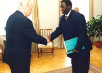 President Arnold Rüütel võttis vastu Guinea Vabariigi suursaadiku Amara Bangoura volikirja