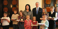 President Arnold Rüütel andis üle auhinnad laste ja noorte loomevõistluse võitjatele