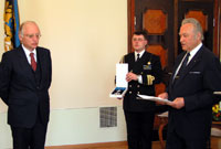 President Rüütel andis Maarjamaa Risti I klassi teenetemärgi Euroopa Komisjoni asepresident Günter Verheugenile