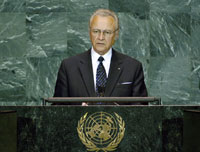 President Arnold Rüütel kõnelemas ÜRO Peaassambleel