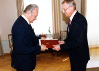 President Arnold Rüütel võtmas vastu Ungari Vabariigi suursaadiku Istvįn Mohįcsi volikirja
