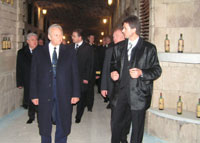 Vabariigi Presidendi töövisiit Moldova Vabariiki 19.-22.03.2006. President Rüütel külastamas Mileştii Mici veinikeldrit.