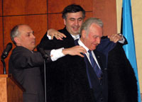Vabariigi Presidendi ametlik visiit Gruusiasse 09.-13.05.2006. Gruusia president kinkis president Rüütlile lambanahast mantli.