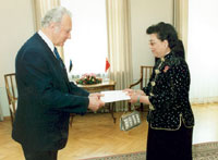 President Arnold Rüütel võttis Kadriorus vastu Hiina Rahvavabariigi suursaadiku Xie Junping’i, kes esitas oma volikirja.