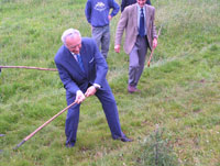 President Arnold Rüütel külastas Šotimaa visiidi käigus Stobshiels Mainsi lambafarmi.