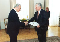 President Arnold Rüütel võttis vastu Rumeenia suursaadiku Lucian Fătu, kes esitas oma volikirja.
