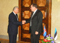 President Arnold Rüütel kohtumas Islandi peaministri Geir H. Haardega.